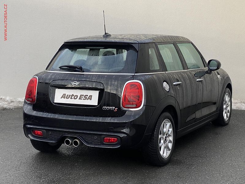 Mini Cooper S (2019) 2.0i, LED, navi, kůže - fotka 4 z 18