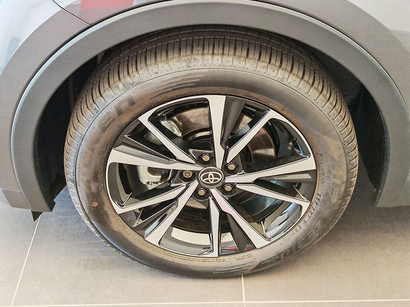 Toyota C-HR 2,0 Plug-in Hybrid Style - fotka 8 z 38