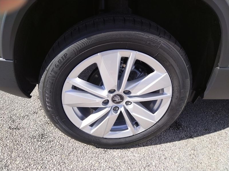 Škoda Karoq 1,5 TSI - fotka 8 z 29