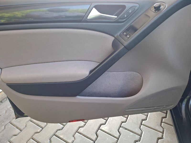 Volkswagen Golf (2009) 2.0TDI 103kW 4MOT -TAŽ.ZAŘ. - fotka 21 z 44