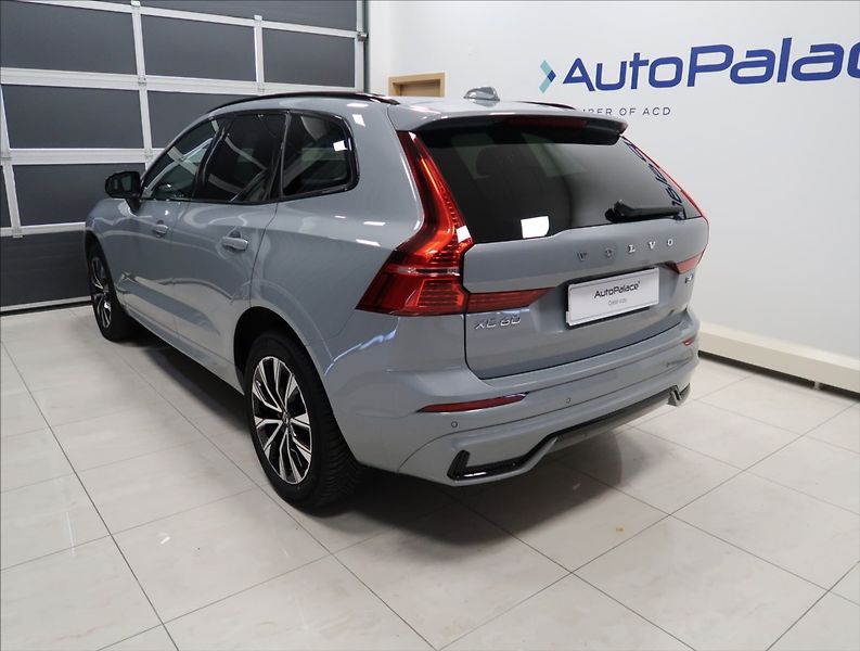 Volvo XC60 2,0 B4 AWD PLUS DARK 1. MAJ ČR - fotka 7 z 55