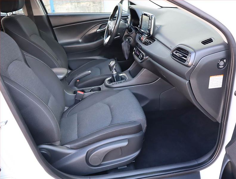 Hyundai i30 (2021) Family Comfort 1.5 T-GDI MHEV - fotka 9 z 17
