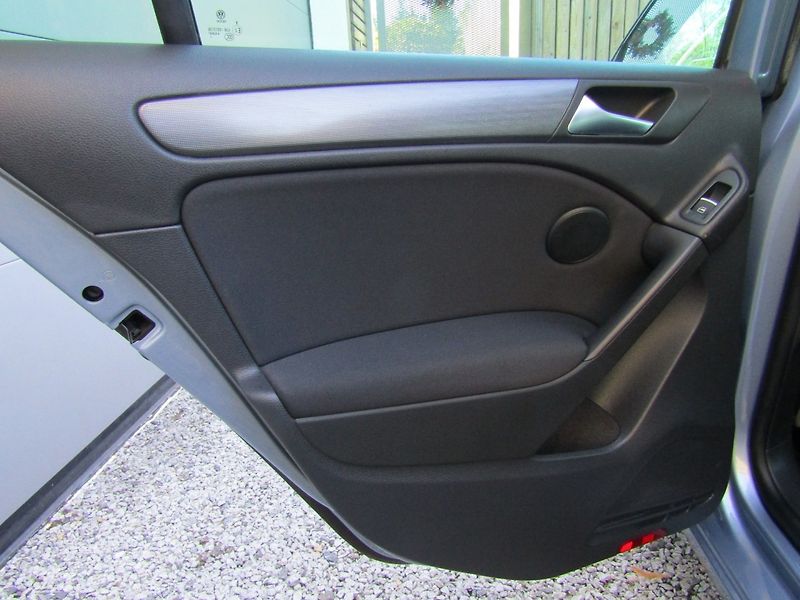Volkswagen Golf (2011) 1.2 TSI 77kW - fotka 20 z 45