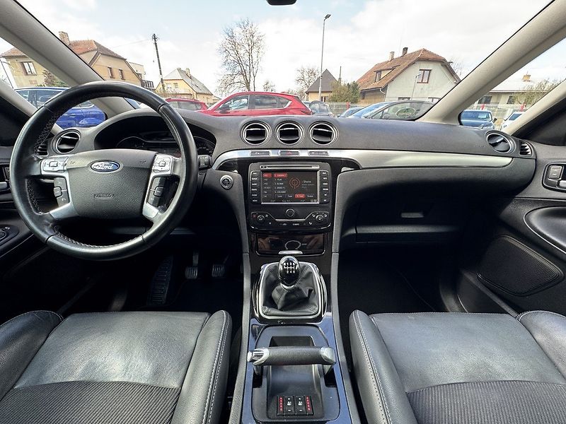 Ford S-MAX (2014) 2.0TDCi Titanium Navi Pano - fotka 6 z 46
