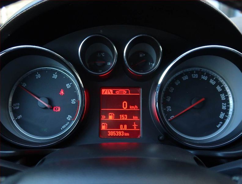 Opel Insignia (2012) 2.0 CDTI, 4X4, jezdí výborně - fotka 11 z 16
