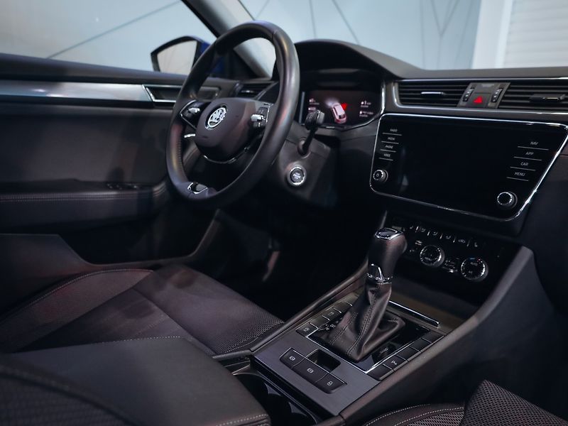 Škoda Superb 2.0 TDI 147kW Style DSG - fotka 17 z 24