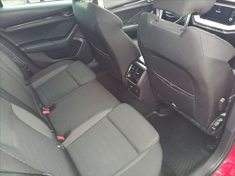 Škoda Octavia 2,0 TDI DSG 1.majitel - fotka 12 z 16