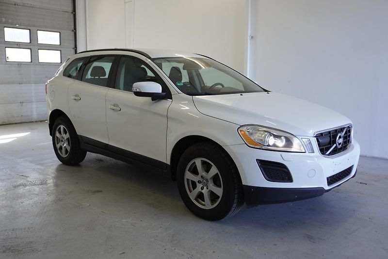 Volvo XC60 D4 AWD MOMENTUM AUT. - fotka 3 z 26
