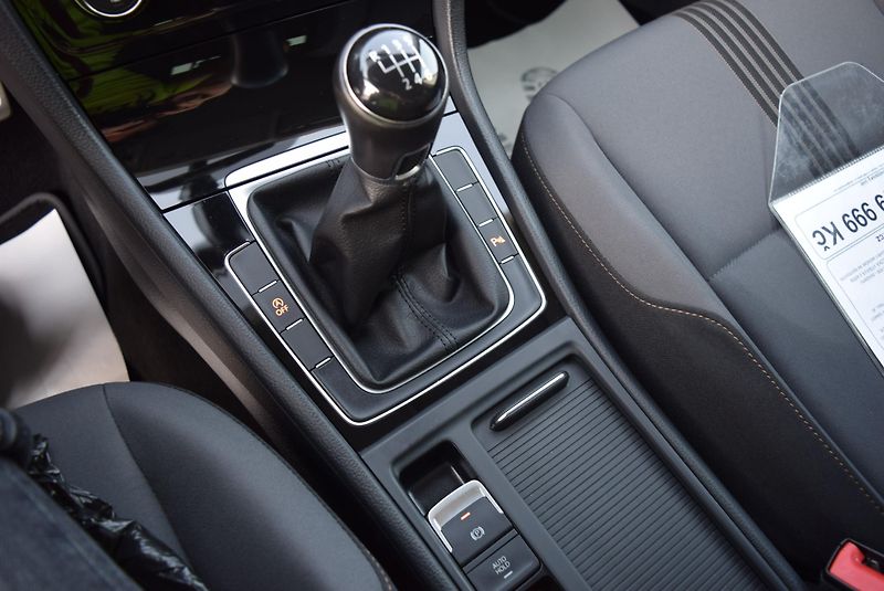 Volkswagen Golf (2016) 1.4TSI 92kw CLBMT WEBAS TAŽNÉ - fotka 23 z 50