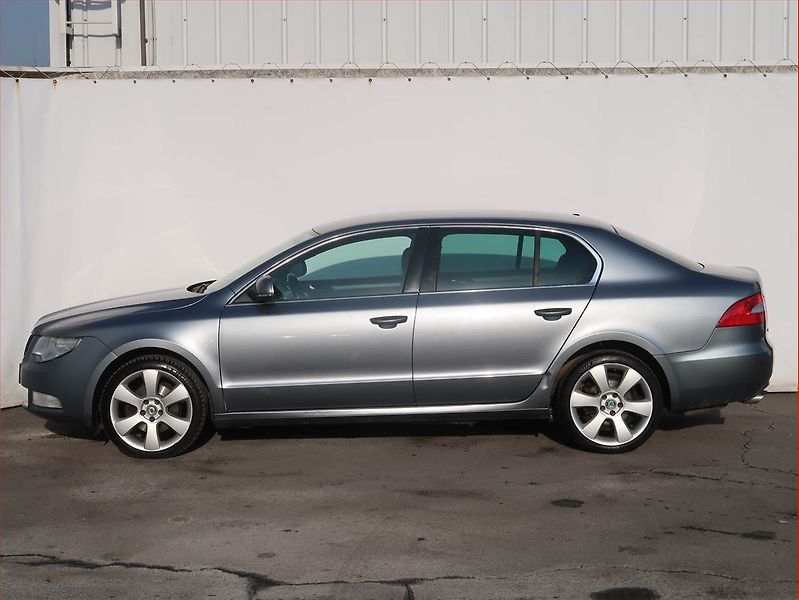 Škoda Superb (2011) Ambition 1.8 TSI, Serv.kniha - fotka 3 z 20