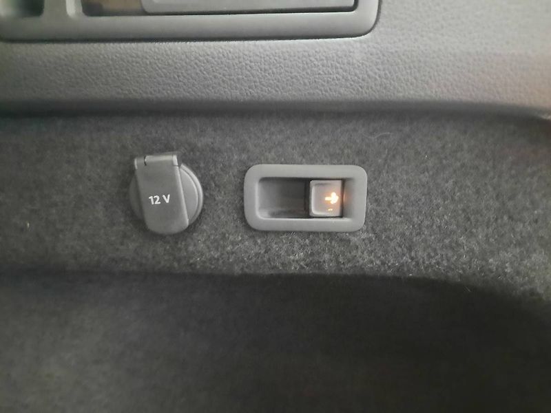 Volkswagen Passat Variant (2023) Business 2.0 TDI (110kW/150k) - fotka 26 z 30