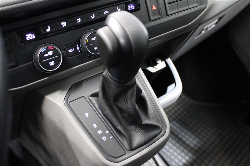 Volkswagen Caravelle 2,0 TDI 110kW DSG Comfortline - fotka 25 z 32