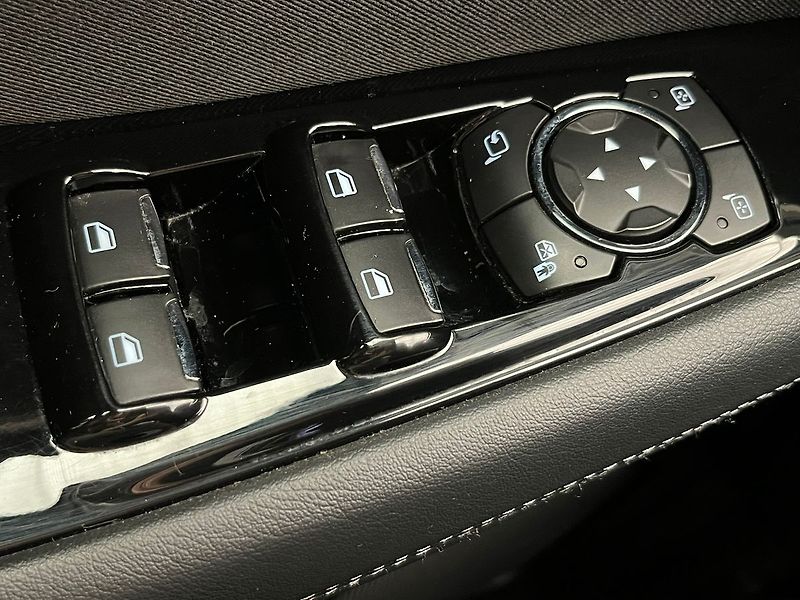 Ford S-MAX 2,5 HEV Titanium 7míst - fotka 17 z 70