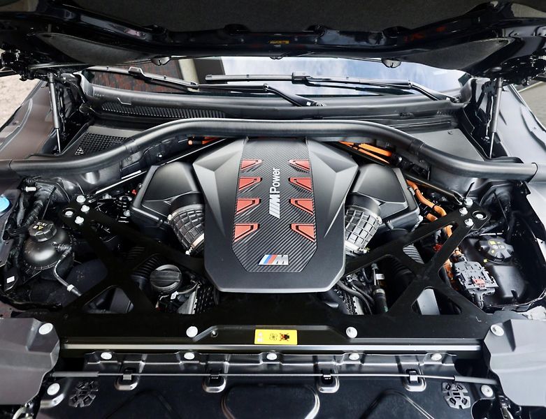 BMW XM (2023) 4.4 V8 ehybrid 480 KW - fotka 25 z 57