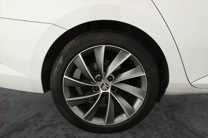 Škoda Superb (2018) Laurin&Klement 2.0 TDI 4x4 - fotka 12 z 20
