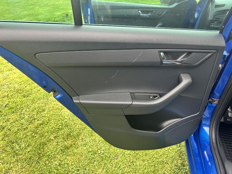 Škoda Fabia 1.4TDI 66KW,DSG,FRONT ASSIST - fotka 15 z 46