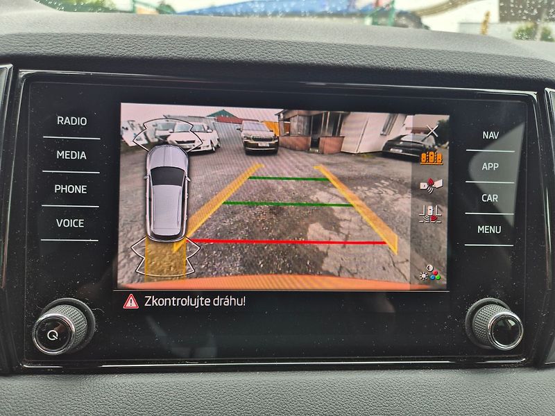 Škoda Karoq 1,5 TSI DSG 110kW Fresh - fotka 16 z 21