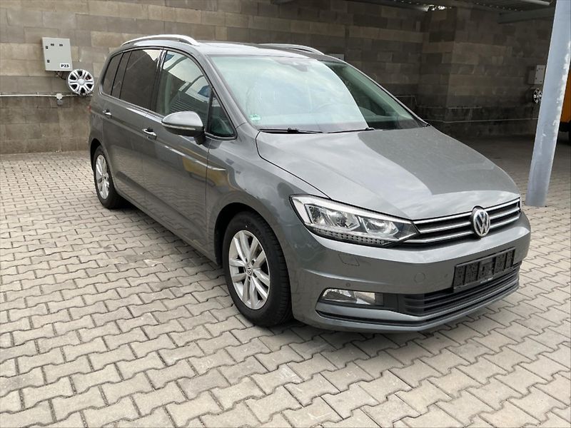 Volkswagen Touran 1,6 TDI DSG Panorama LED 1.Maj - fotka 9 z 12
