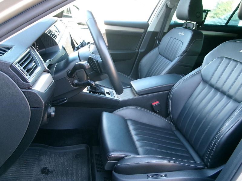 Škoda Superb (2022) 2,0TDI L&K 4x4 DSG ACC MATRIX - fotka 42 z 49