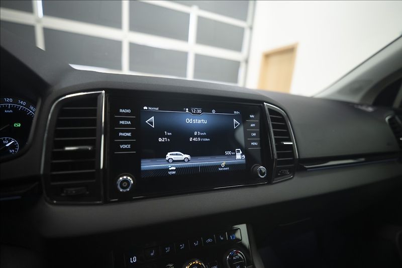 Škoda Karoq 2,0 TDI DSG KEYLESS VÝHŘEV ČR - fotka 32 z 38