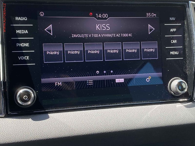 Škoda Karoq (2018) 1.0 TSi, Style, LED, kamera - fotka 15 z 18