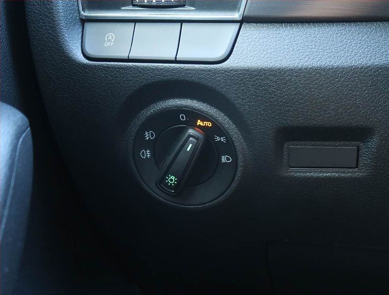 Škoda Fabia (2019) Style 1.0 TSI, Serv.kniha - fotka 20 z 23