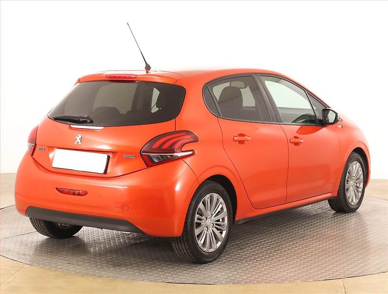 Peugeot 208 (2016) 1.2 PureTech, Tempomat - fotka 5 z 16