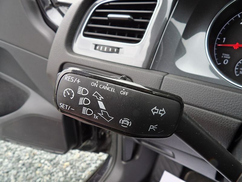 Volkswagen Golf 1.6TDI 85kW DSG Navi PDC - fotka 15 z 29