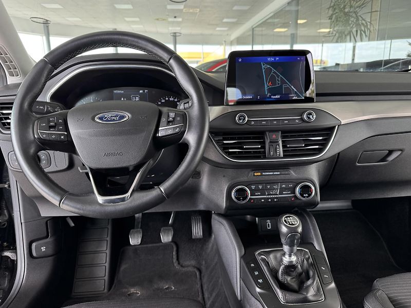 Ford Focus 1,0EcoBoost 92kW - fotka 9 z 35