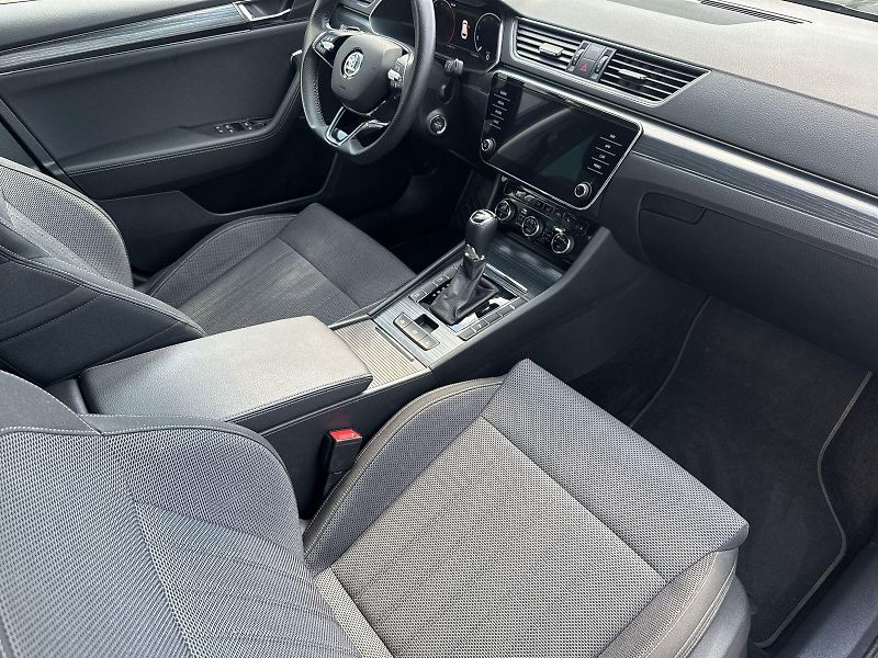 Škoda Superb (2022) Combi 2.0 TDI DSG Style - fotka 9 z 34