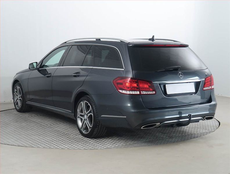 Mercedes-Benz Třídy E (2013) Edition E 300 BlueTEC, Automat - fotka 4 z 20