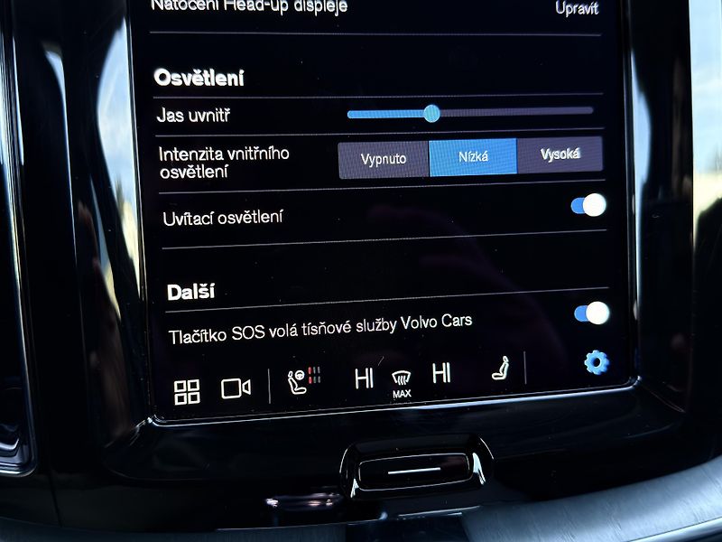 Volvo XC60 B5 AWD PLUS DARK // REZERVACE - fotka 39 z 45