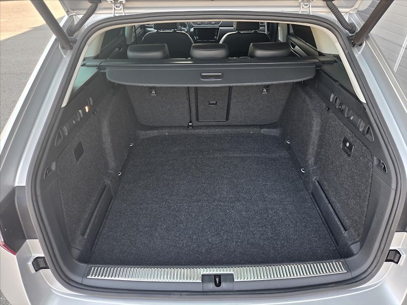 Škoda Superb 2,0 TDi DSG Style Plus DPH ČR - fotka 12 z 25