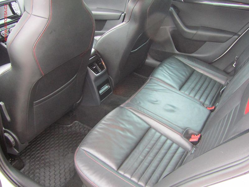 Škoda Octavia (2014) 2.0 TDi, ČR, RS, DSG, bixen - fotka 10 z 17