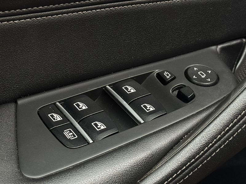 BMW Řada 5 (2021) M550i xDrive Laser, DPH, 1.Maj - fotka 25 z 59