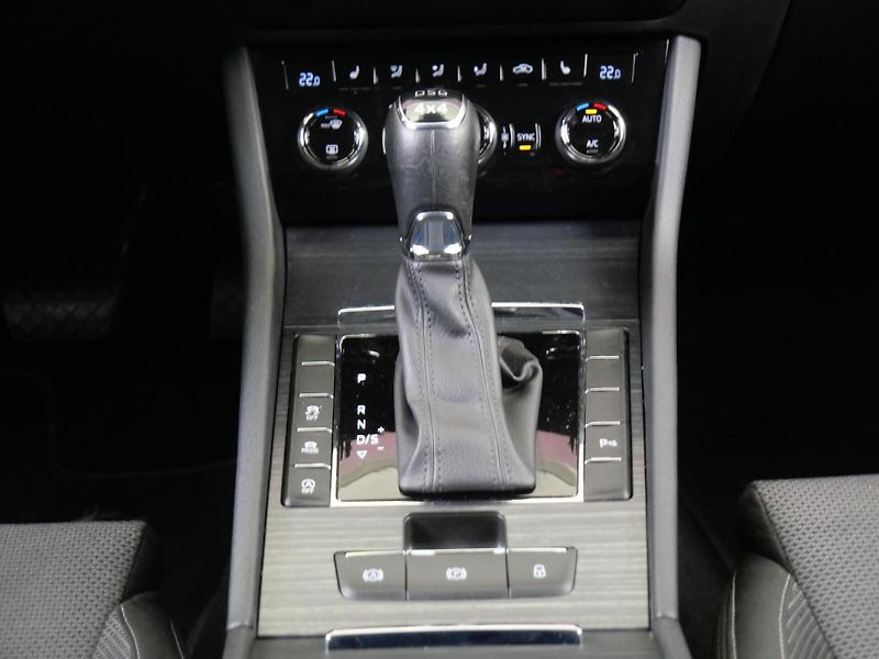 Škoda Superb - fotka 25 z 27