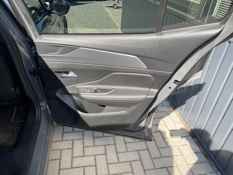 Peugeot 408 GT - Hybrid 145 e-DCS6 - fotka 34 z 42