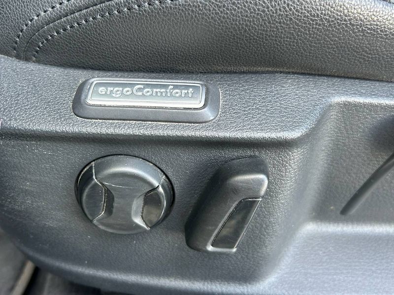 Volkswagen Passat (2017) Variant 2.0 TDI 6DSG - fotka 13 z 29