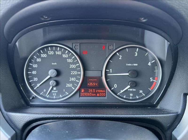BMW Řada 3 2,0 d 120kw - fotka 14 z 17