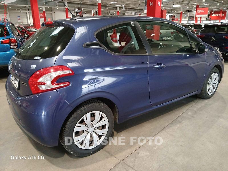 Peugeot 208 (2013) 1.2 PT - fotka 2 z 3