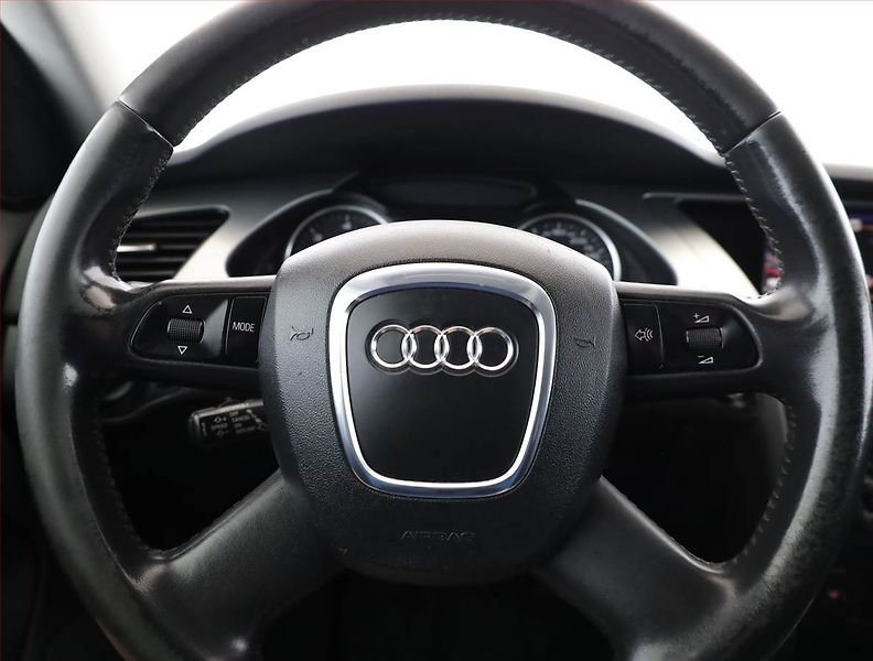 Audi A4 (2008) 3.0 TDI, 4X4, Navi, Xenony - fotka 8 z 18