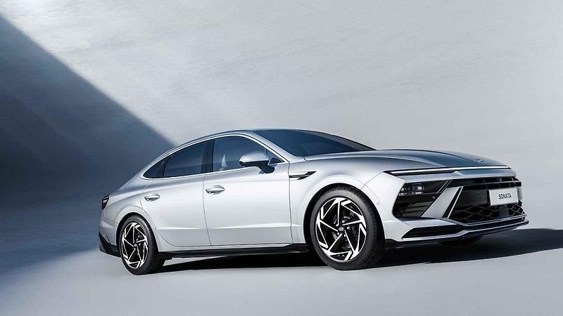 Hyundai Sonata má elegantní a aerodynamická boční linie.
