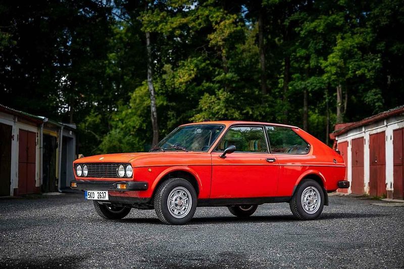 Jedna velká aukce, která se uskutečnila při nedávném Prague Car Festivalu, je za námi, další v Lysé nad Labem, už klepe na dveře. Tam je v nabídce unikátní motocykl ČZ 500 Vatikán.