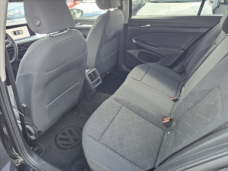 Volkswagen Golf 8 2,0TDi 110KW DSG STYLE - fotka 27 z 41