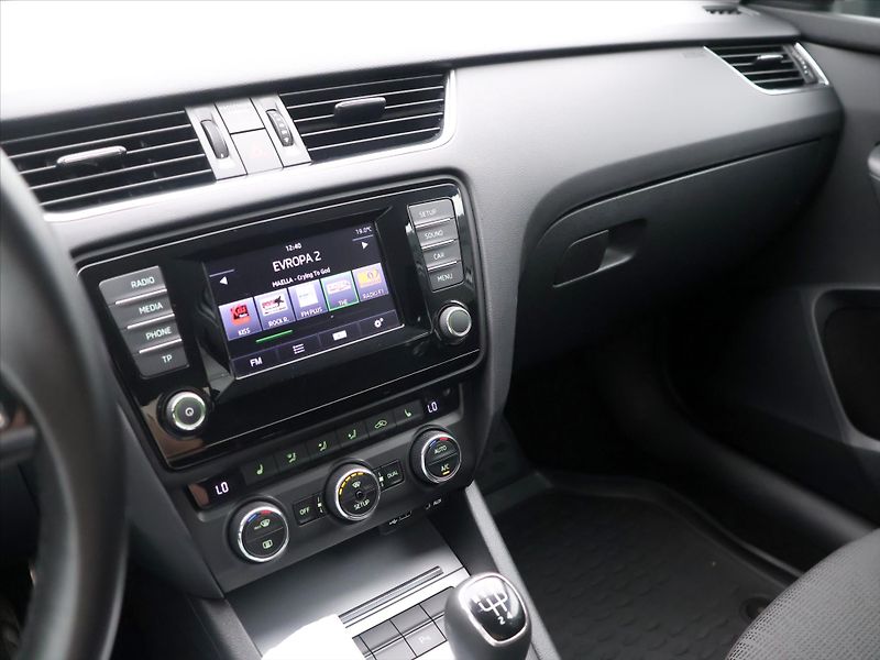 Škoda Octavia 1,6 TDI 77 kW Elegance Aut.kli - fotka 17 z 29