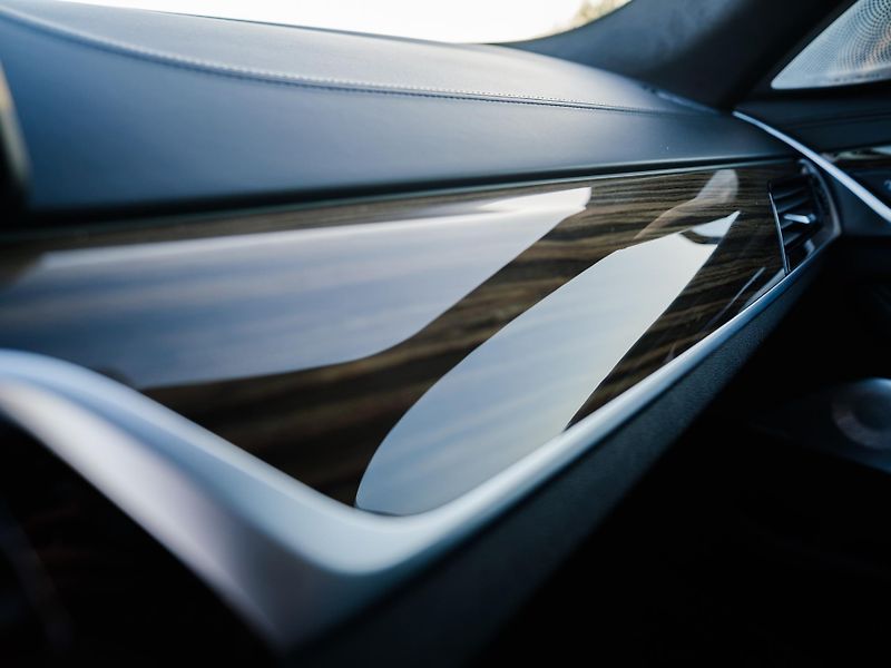 BMW Řada 5 M550i xDrive, DPH, SEDAN - fotka 28 z 46