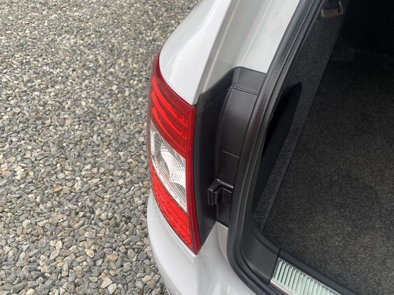 Škoda Superb 2.0TDi 4x4 170PS DSG L+K COMBI - fotka 109 z 158