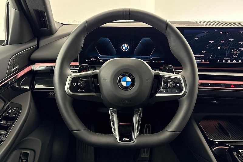 BMW Řada 5 540d xDrive Touring - fotka 20 z 24