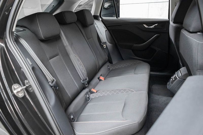 Škoda Scala 1.6 TDI 85kW ACC*Mirror Link* - fotka 12 z 32