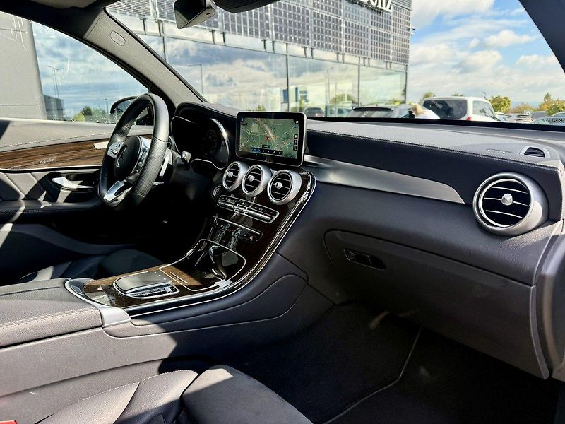 Mercedes-Benz GLC (2023) 200 d 4MATIC kupé - fotka 38 z 45